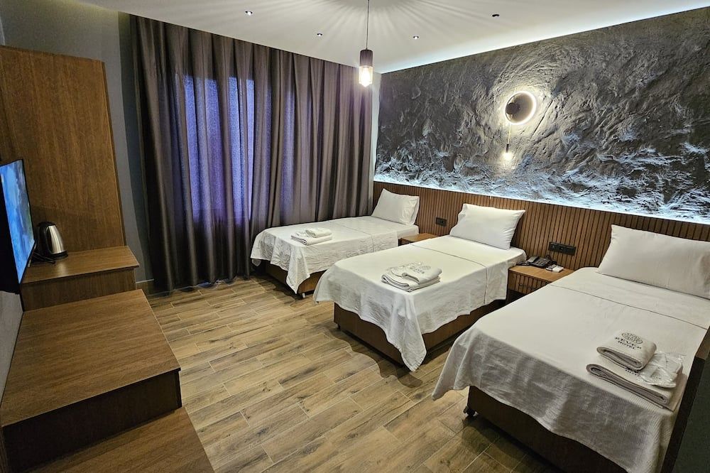 Rever Hotel thumbnail 2