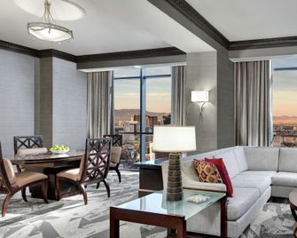 Luxor Hotel & Casino - Las Vegas - Bedroom