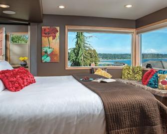 Suite With Puget Sound, Mount Rainier, & Olympic Views - Burien - Bedroom