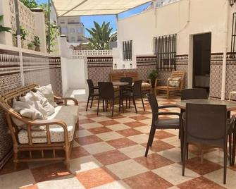 Hostal Avenida by Bossh! Hotels - Chipiona - Patio