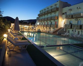 Athinoula Hotel - Kefalos - Piscina