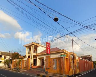 Orange inn RedPartner Madiun - Madiun - Gebäude