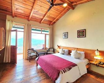 Yak and Yeti Inn - Almora - Bedroom