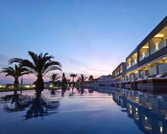Sea Coast Resort - Polygyros - Piscine