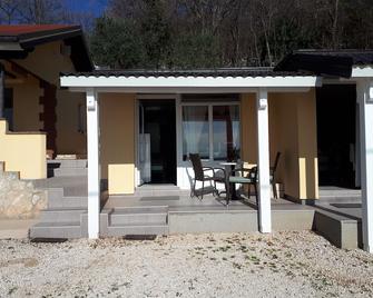 Home with terrace situated near the beach - Šibuljina - Patio