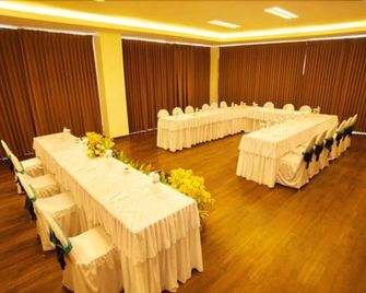 Idoop Hotel by Prasanthi - Mataram - Neuvotteluhuone