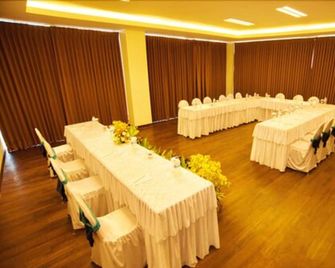 Idoop Hotel by Prasanthi - Mataram - Sala de reuniones
