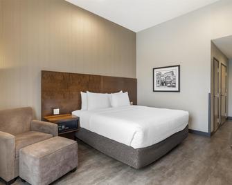 Best Western Plus East Side - Saskatoon - Bedroom