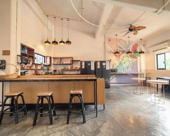 Nílu Cancun Zona Hotelera by Selina - Cancún - Bar