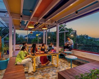 Gostops Mussoorie, Library Road - Mussoorie - Balcony