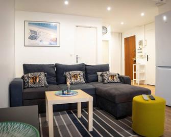 Charming room in shared apartment Cergy center - Cergy - Sala de estar