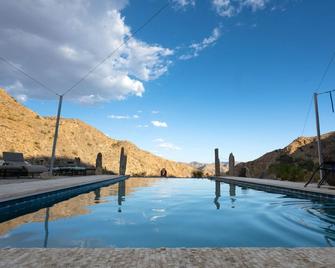 Athena Cottage- Panoramic Views on 25 acres at gated and private Hidden Passage - Morongo Valley - Pool