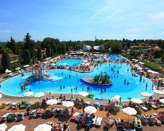 Mobilhome Victoria Bella Italia - Peschiera del Garda - Piscina