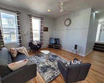 Stylish and gorgeous, and centrally located apartment - Liverpool - Wohnzimmer