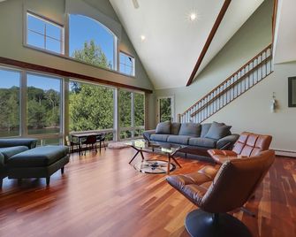 Holy Island Getaway - East Jordan - Living room