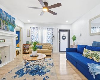 2bd/1b/7ppl/Wi-Fi/Bbq/Spa/Free Parking & Washer/Dryer - Mai-a-mi - Phòng khách