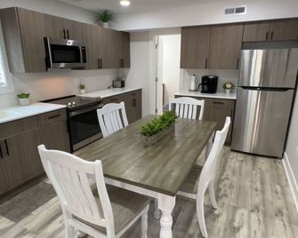 Poolside Harbor at Fish & Fiddle Family Resort & Extended Stay - Mountain Home - Kitchen