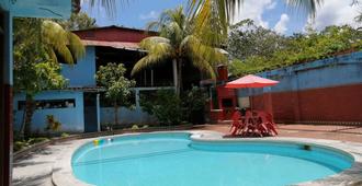 Poseidon Guest House - Iquitos - Piscina