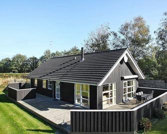 8 person holiday home in Læsø-By Traum - Vesterø Havn - Edificio