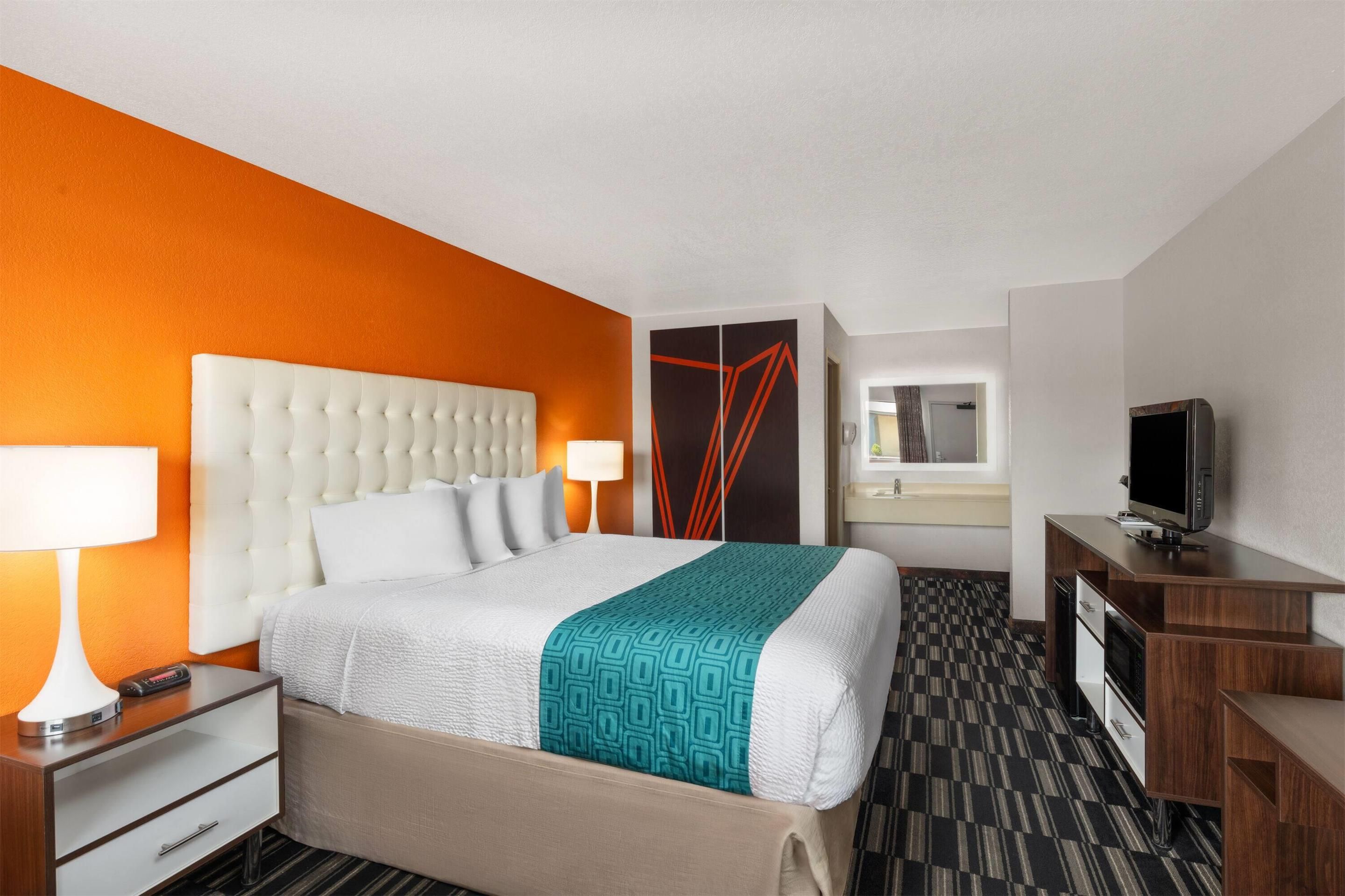 Howard Johnson by Wyndham Modesto Ceres - Modesto - Bedroom