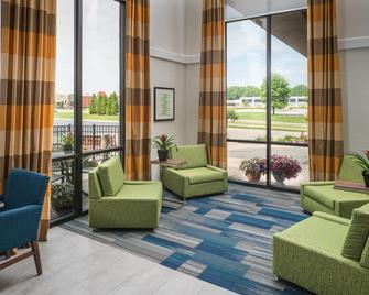 Holiday Inn Express & Suites Springfield - Springfield - Sala de estar