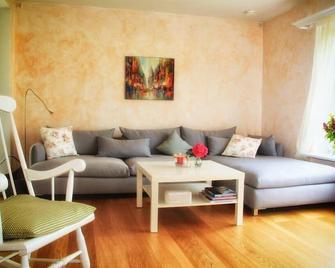 Wonderful vacation home for the whole family (+ dog) near the beach, approx. 125 - Neustadt in Holstein - Wohnzimmer