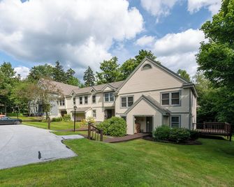 Mount Snow Lodging - Dover - Building