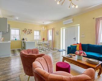 The Doors Boutique Apartments - Mosonmagyaróvár - Sufragerie