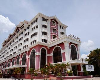 Parkview Hotel - Jerudong - Edificio