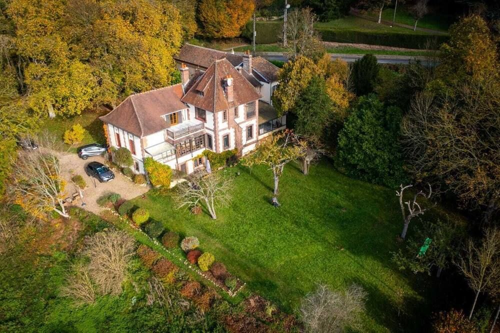 Detached house in a Norman mansion, Bernay - Bernay - Gebäude