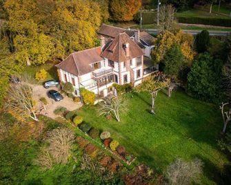 Detached house in a Norman mansion, Bernay - Bernay - Gebäude