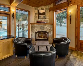 Firelite Lodge - Tahoe Vista - Living room