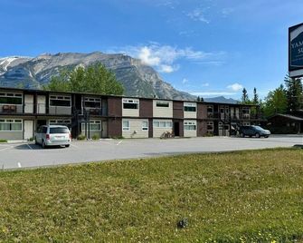 Yam 15 - Studio with King - Dead Man's Flats - Edificio