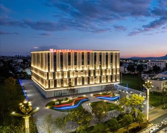 Hilton Garden Inn Kunming Dianchi - Kunming - Building
