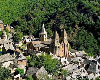 Very nice independent house with character, between Conques and Rodez. - Muret-le-Château - Edificio