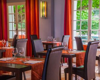 Le Petit Manoir Hotel Provence - Les Angles - Ресторан