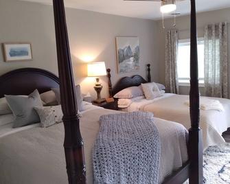 Restored Building in Downtown Lincoln- Your Gateway to the Lake! - Lincoln - Bedroom