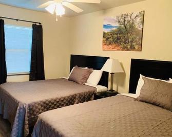Eagle's Den Suites Andrews a Travelodge by Wyndham - Andrews - Habitación