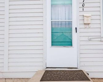 Charming French Studio Apartment - Laramie