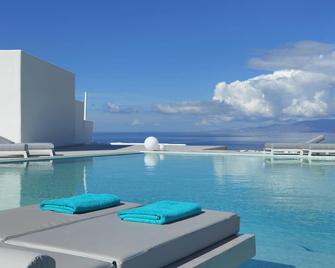 Myst Boutique Hotel - Oia - Pool