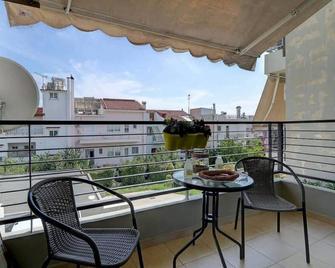Brand new Flat in the Amazing Area of Alimos - Álimos - Balkon