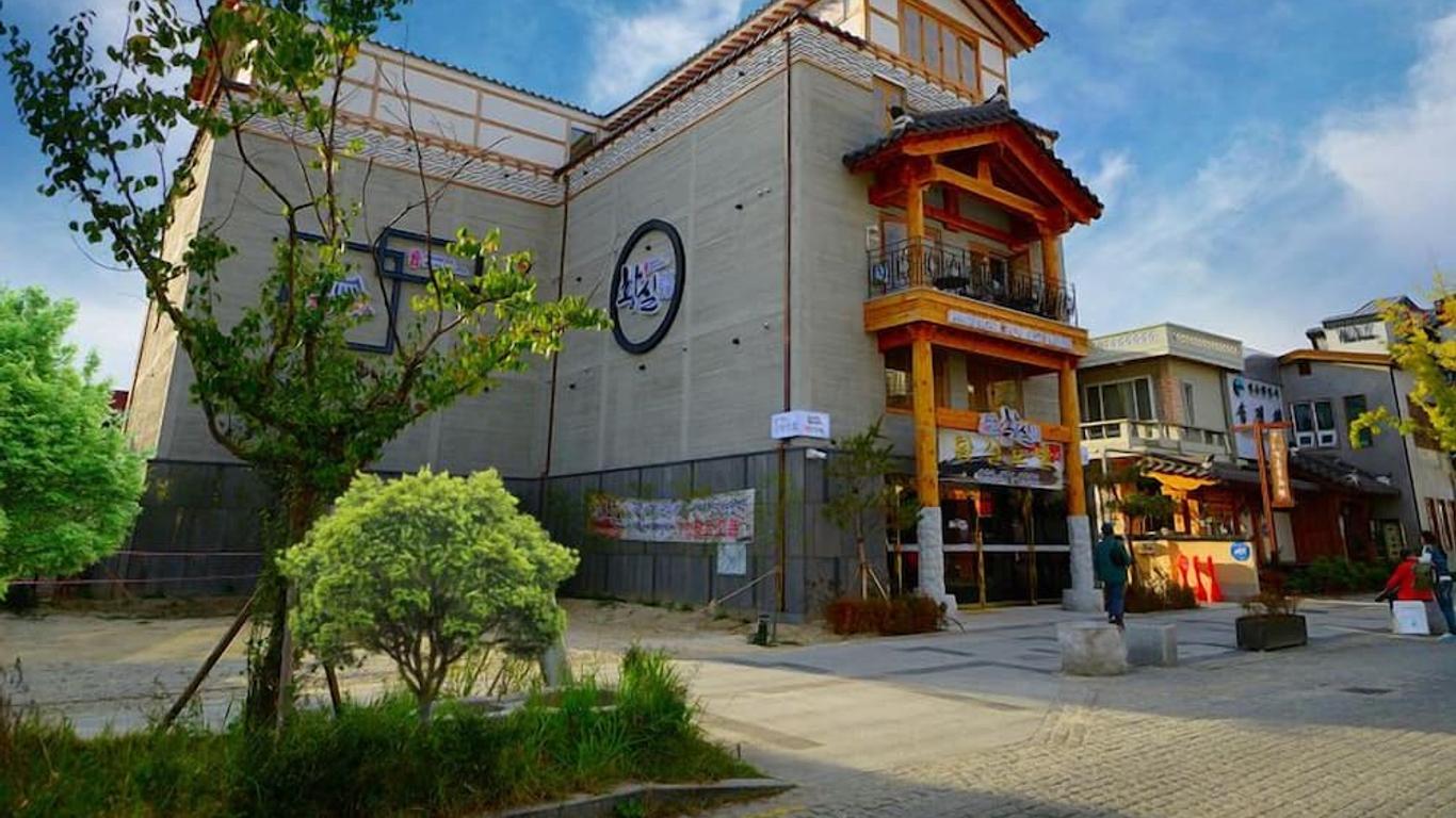 Hwangsil Tourist Hotel