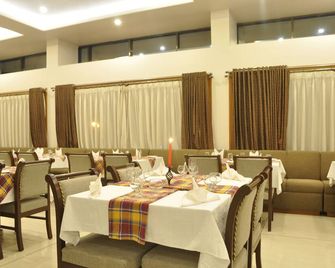 Hotel K Square - Kolhapur - Restaurante