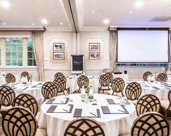 Wood Hall Hotel and Spa - Везербі - Ресторан