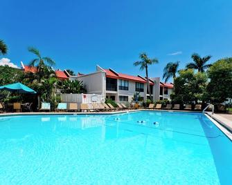 Runaway Bay Resort By Bbg - Bradenton Beach - Zwembad
