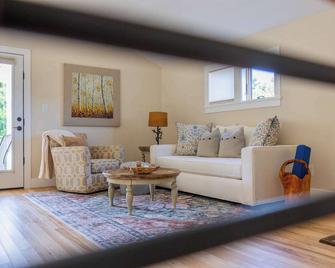 Private Lakefront Retreat The Cottage at Haven - Cape May Court House - Sala de estar