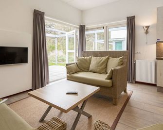 Luxury Chalet With two Bathrooms, Near the sSa on Texel - De Koog - Living room