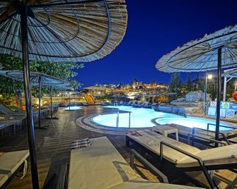 Holiday Cave Hotel - Göreme - Pool