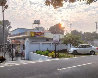 Anugraha Homestay - Rāmnagar - Building
