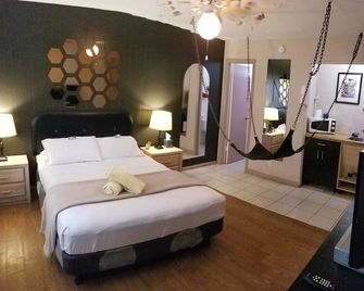 Inn Leather Guest House-Gay Male Only - Fort Lauderdale - Habitación